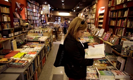 LA CIUDAD CON MÁS LIBRERÍAS DEL MUNDO. Es Buenos Aires, según un estudio reciente del Foro mundial de las ciudades culturales. 734 librerías resisten el asalto digital