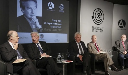 LOS CONTRINCANTES. El peruano Vargas Llosa de ochenta años y el mexicano Octavio Paz. El duelo de 1980 entre los dos premios Nobel de Literatura. Dos concepciones de democracia y desarrollo