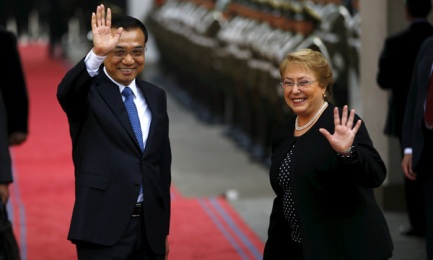 INVASIÓN CHINA EN CHILE. Se han abierto más de mil mesas de negociación entre los dos países. Aumentan los viajes del presidente chino a la región. Y no se trata solo de visitas de cortesía