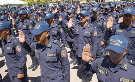 HONDURAS. DEPURACIÓN DE LA POLICÍA. Dos mil seiscientos expulsados de las filas de la Policía Nacional en menos de un año. El presidente intenta frenar la infiltración del crimen organizado