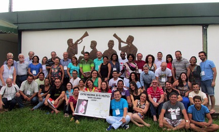 A ESCOLA DE POLÍTICA EM NOME DE DOM HELDER CÂMARA. Participam alunos de 16 estados brasileiros: cristãos laicos, lideranças das comunidades de base e de movimentos eclesiais.