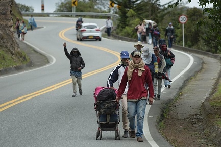 EL ÉXODO DE VENEZOLANOS ES SEMEJANTE AL DE LOS PRÓFUGOS DEL MEDITERRÁNEO. Alerta de Naciones Unidas que ven acercarse el “momento de crisis”